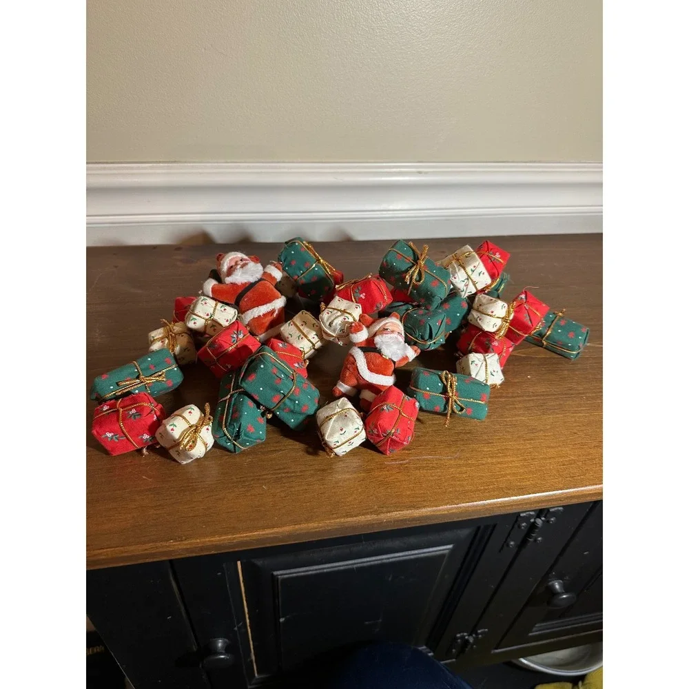 Vintage Christmas Garland Fabric Presents Flocked Santa Claus Holiday Decor 5'6